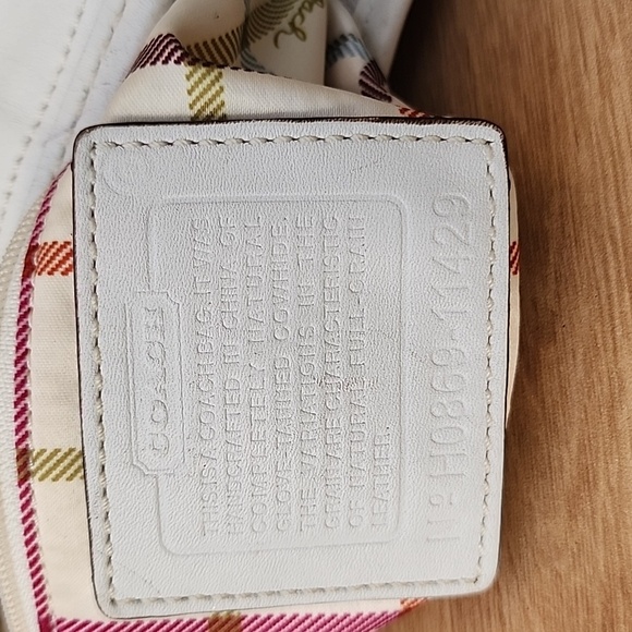 COACH VINTAGE Bleecker Tattersall Shoulder All Leather Cream with Bag Charm - Picture 13 of 13